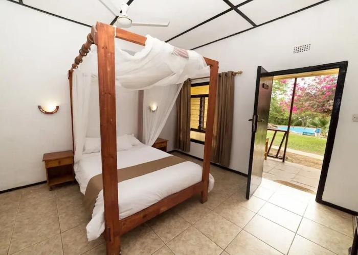 Safari Beach Lodge