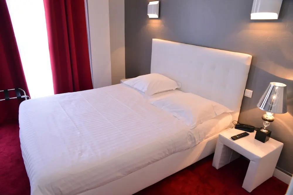 фото Square Hotel