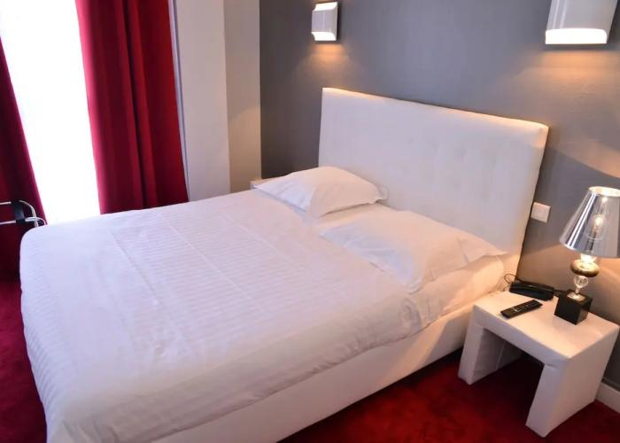 Square Hotel