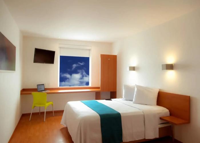 One Monclova Hotel