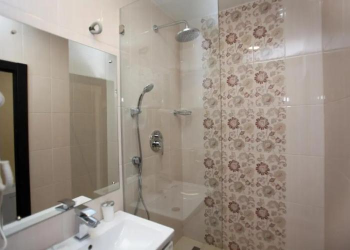 Globus-L Hotel