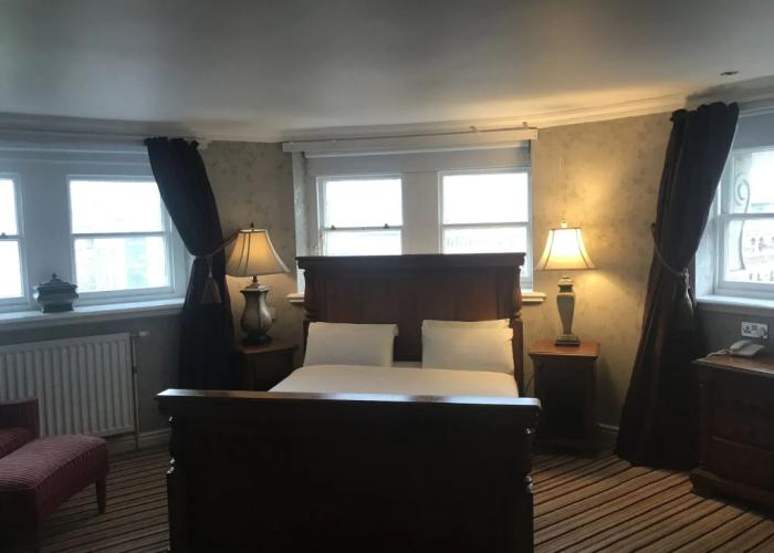 Sir Thomas Hotel