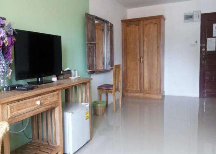 OYO 672 Yellow Tique Hotel