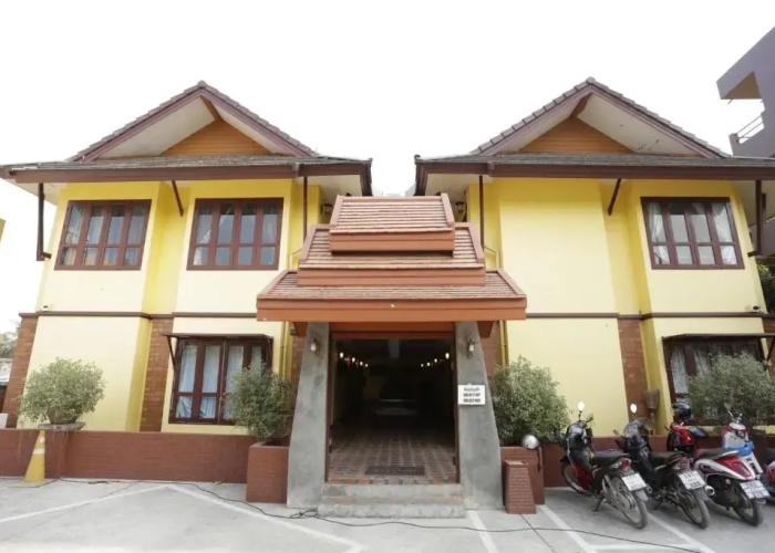 OYO 672 Yellow Tique Hotel