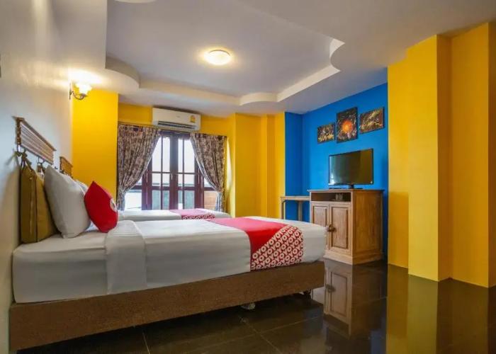 OYO 672 Yellow Tique Hotel