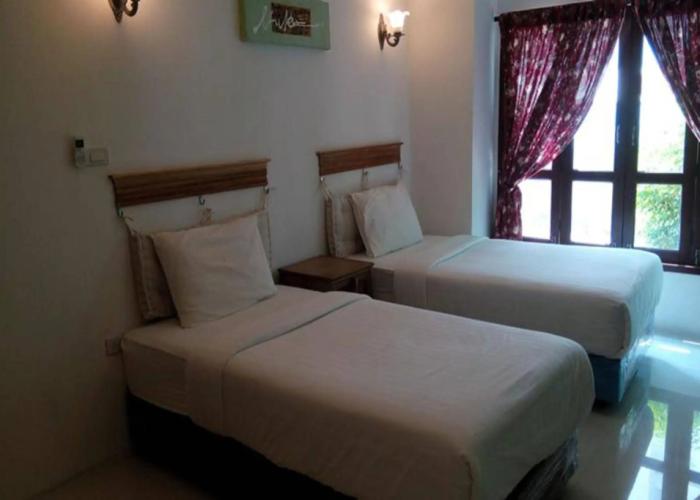 OYO 672 Yellow Tique Hotel