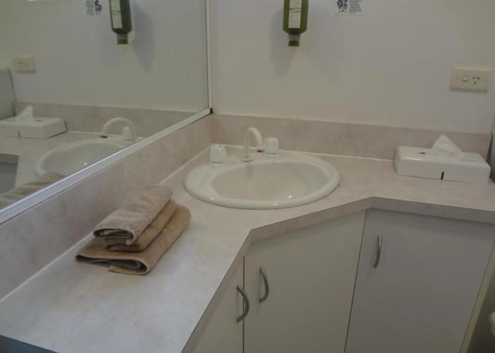 Adina Place Motel Apartments