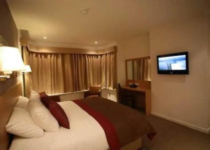 Luton Hotel