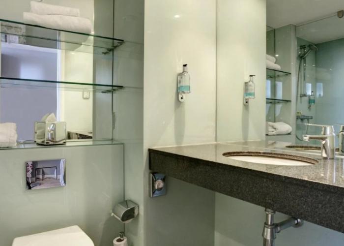 Holiday Inn London - Luton Airport by IHG