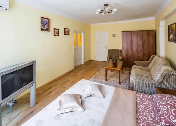 Apartment Krakivska 15
