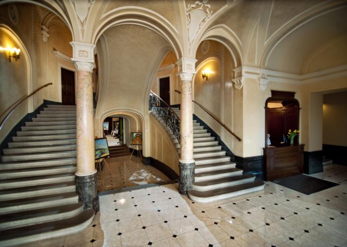 George Hotel