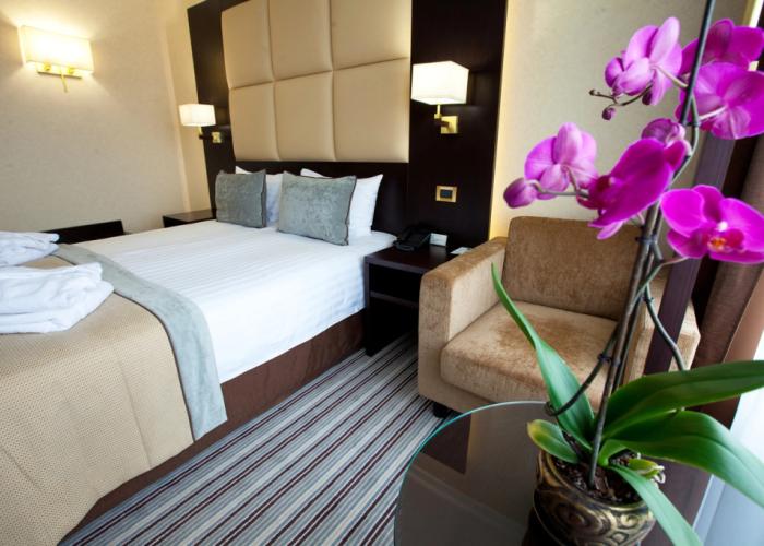 Dnister Premier Hotel
