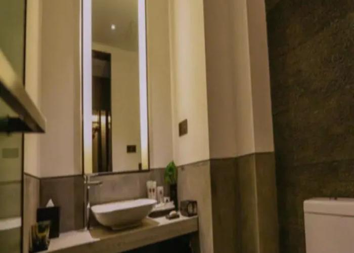 Ease House Hotel