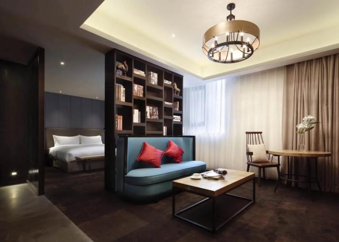Ease House Hotel