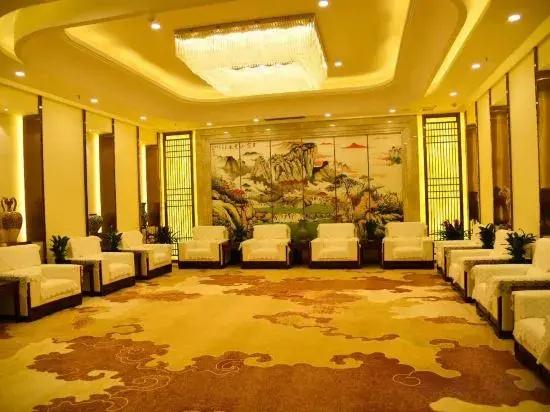 World Trade Hotel (Luoyang Longmen High-speed Railway Station Sports Center)