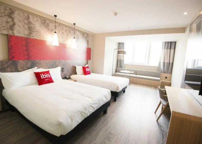 ibis Luoyang Baolong Square Hotel