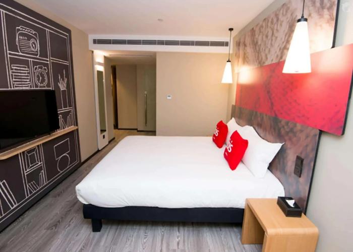 ibis Luoyang Baolong Square Hotel