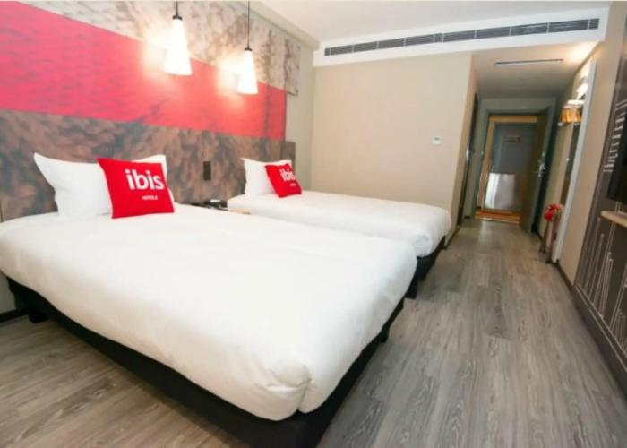 ibis Luoyang Baolong Square Hotel