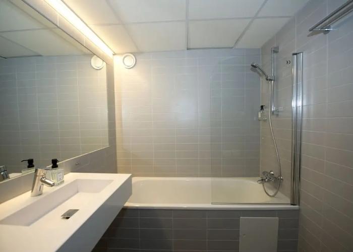 Svalbard Hotell - Polfareren