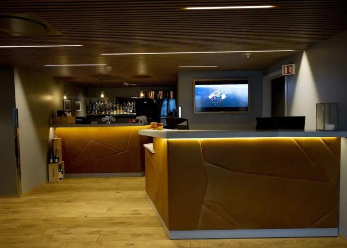 Svalbard Hotell - Polfareren