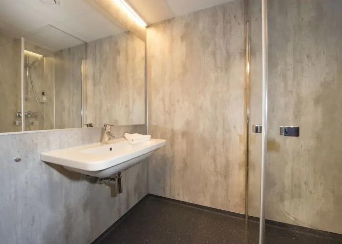 Svalbard Hotell - The Vault