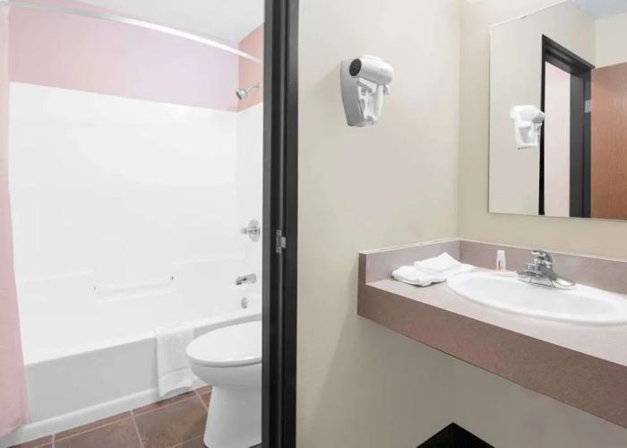 Northwoods Inn & Suites