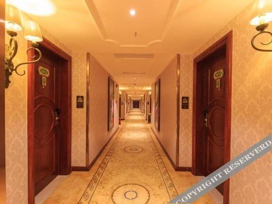 Vienna International Hotel (Luzhai County Government Administrative Plaza Branch)