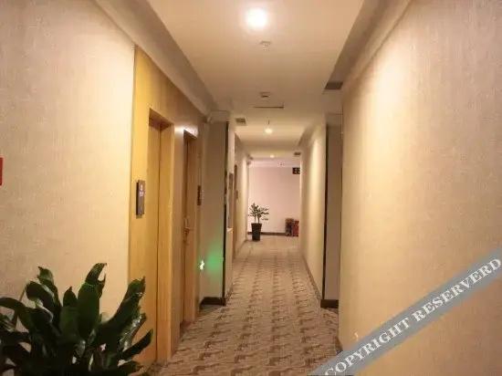 Shankee Chain Hotel (Luzhou High-speed Railway Station Southwest Trade City)