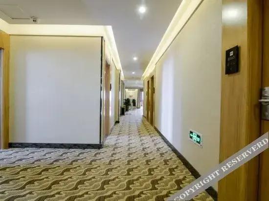 Shankee Chain Hotel (Luzhou High-speed Railway Station Southwest Trade City)