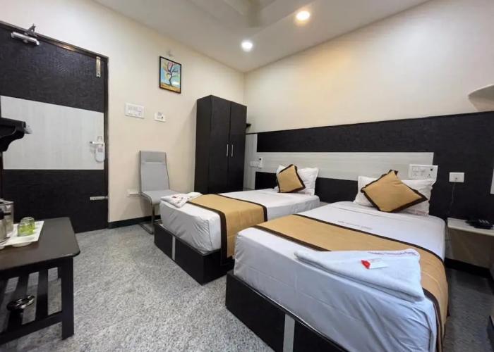 Hotel Rathnavel Towers