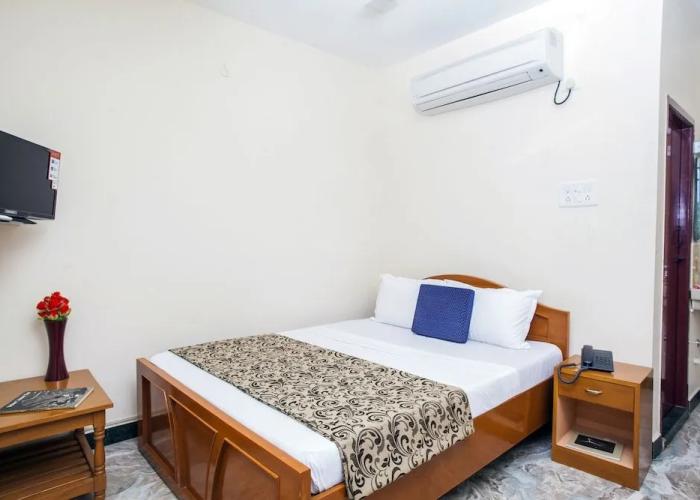 Hotel Rathnavel Towers