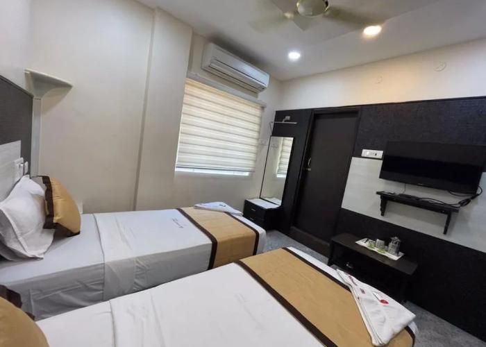Hotel Rathnavel Towers