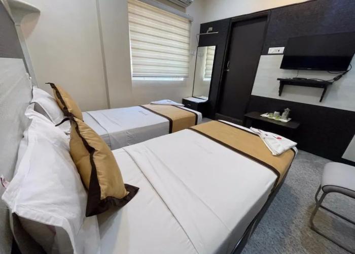 Hotel Rathnavel Towers