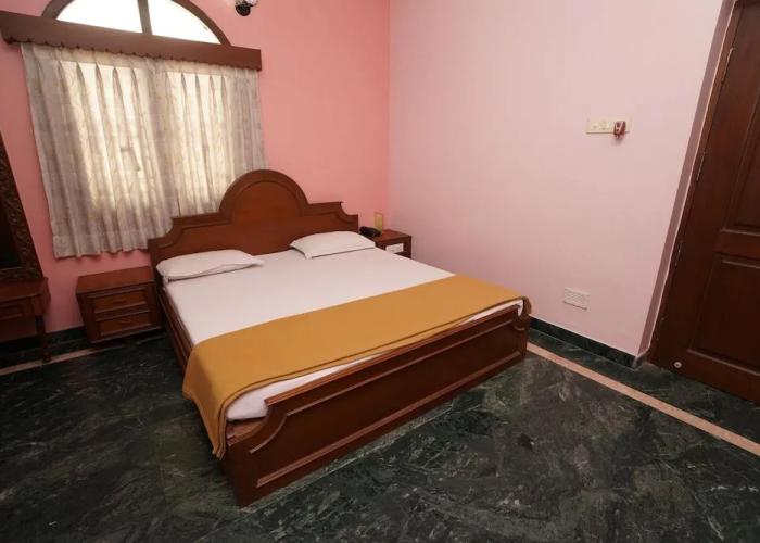 Lloyds Guest House Krishna Street - T Nagar