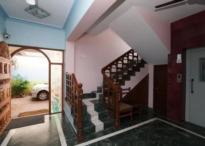 Lloyds Guest House Krishna Street - T Nagar