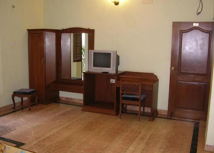 Lloyds Guest House Krishna Street - T Nagar