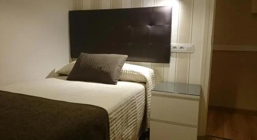 фото Hostal Milan