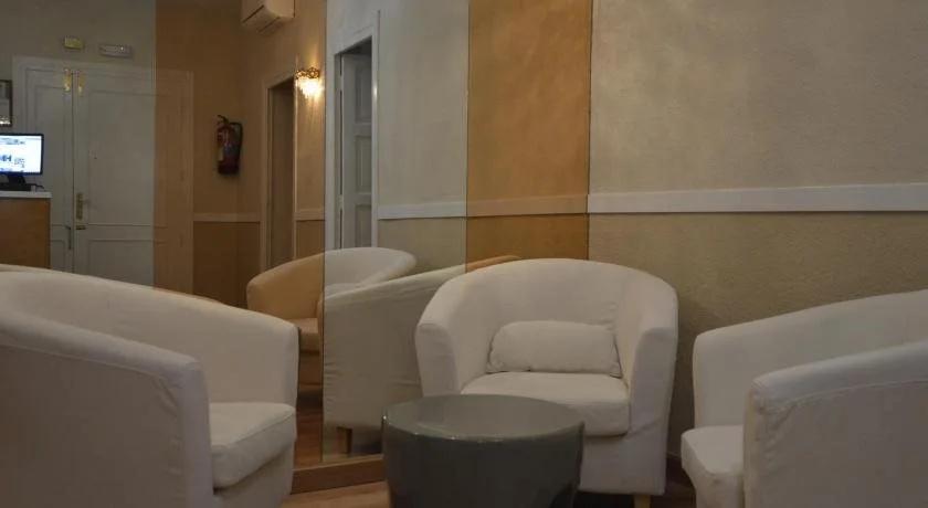 фото Hostal Milan