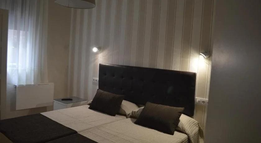 фото Hostal Milan