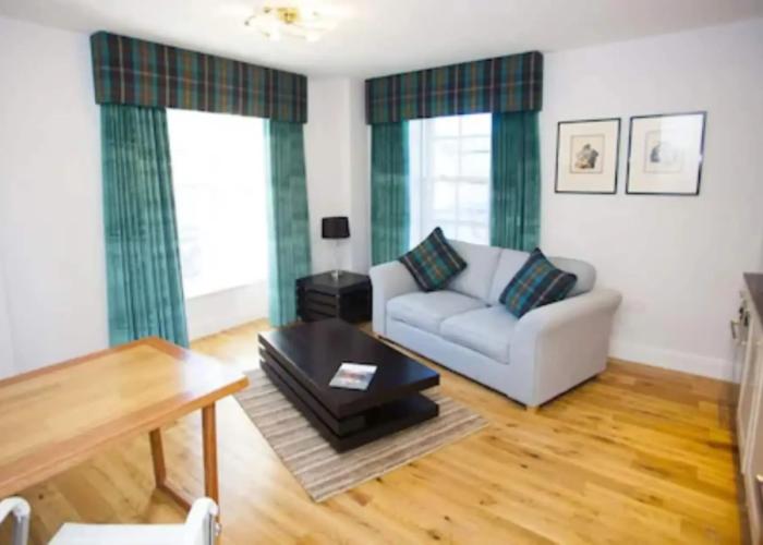 Royal Athenaeum Suites