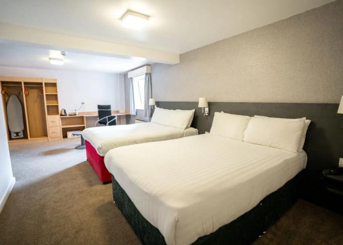 Pendulum Hotel