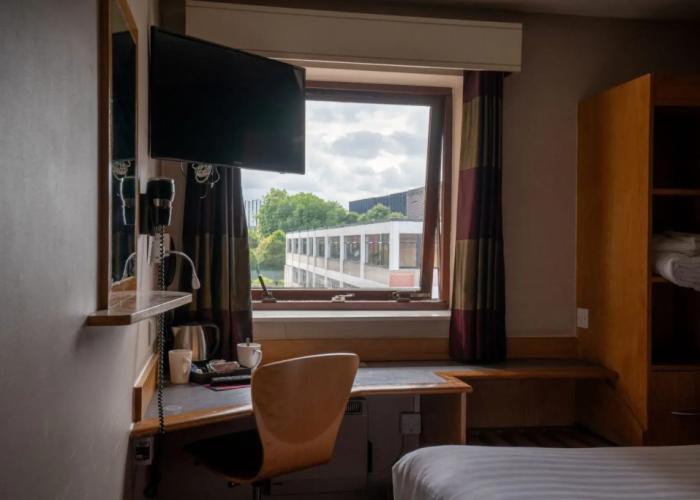Pendulum Hotel