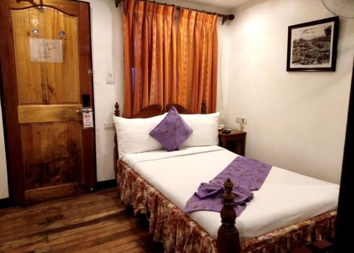 Log Cabin Hotel-Baguio