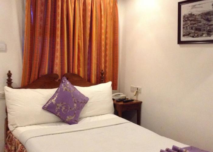 Log Cabin Hotel-Baguio