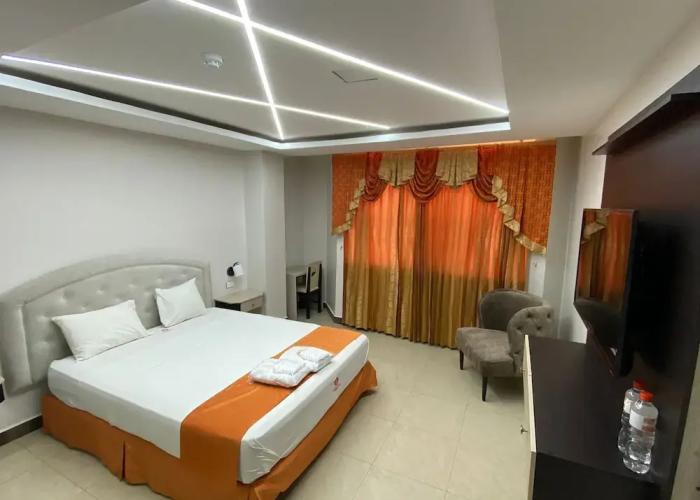 Britney Hotel Machala