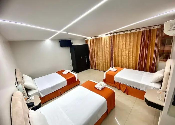 Britney Hotel Machala