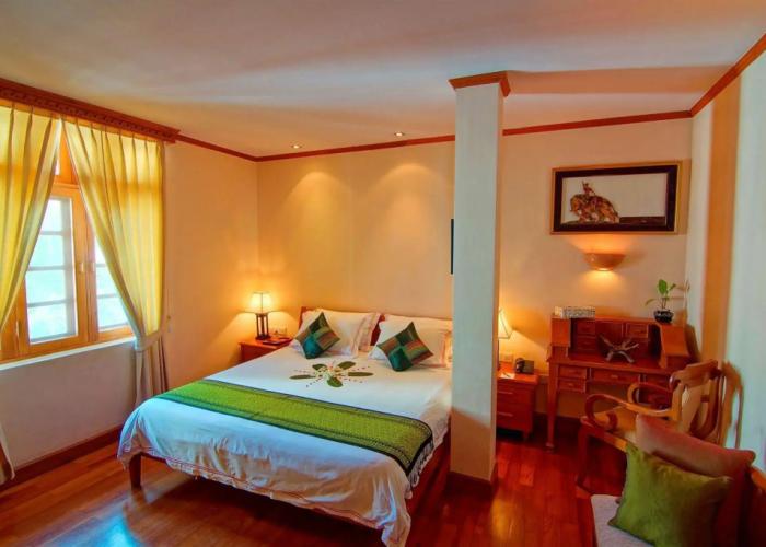 Hotel by the Red Canal