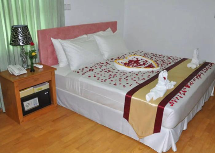 Paragon Hotel