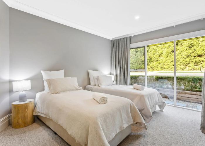Tranquil Estate With Pool Heated Spa Gardens