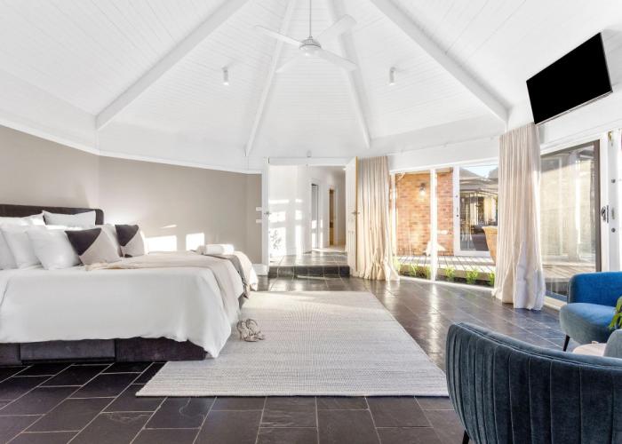 Tranquil Estate With Pool Heated Spa Gardens